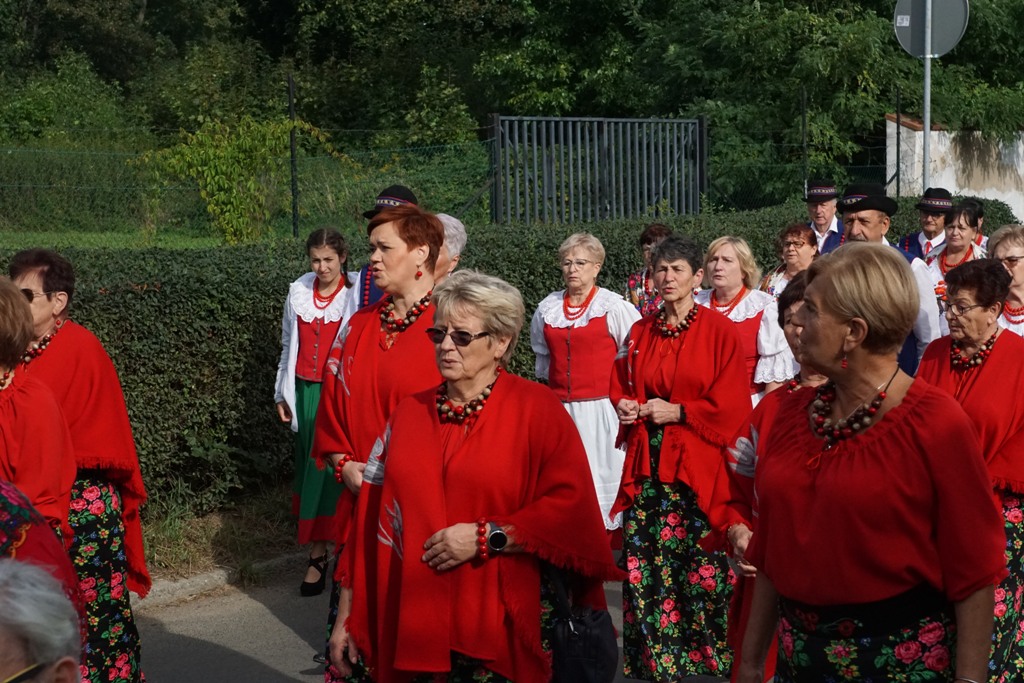 Barwny korowód rozpoczął VIII Kunicką Folk-Biesiadę