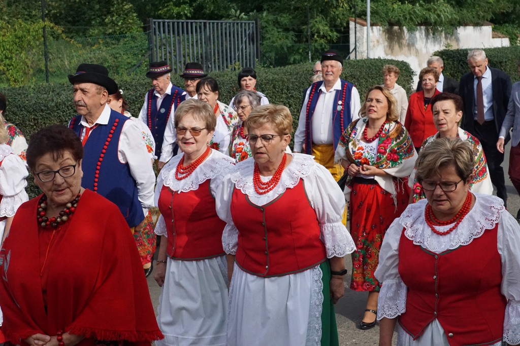 Barwny korowód rozpoczął VIII Kunicką Folk-Biesiadę