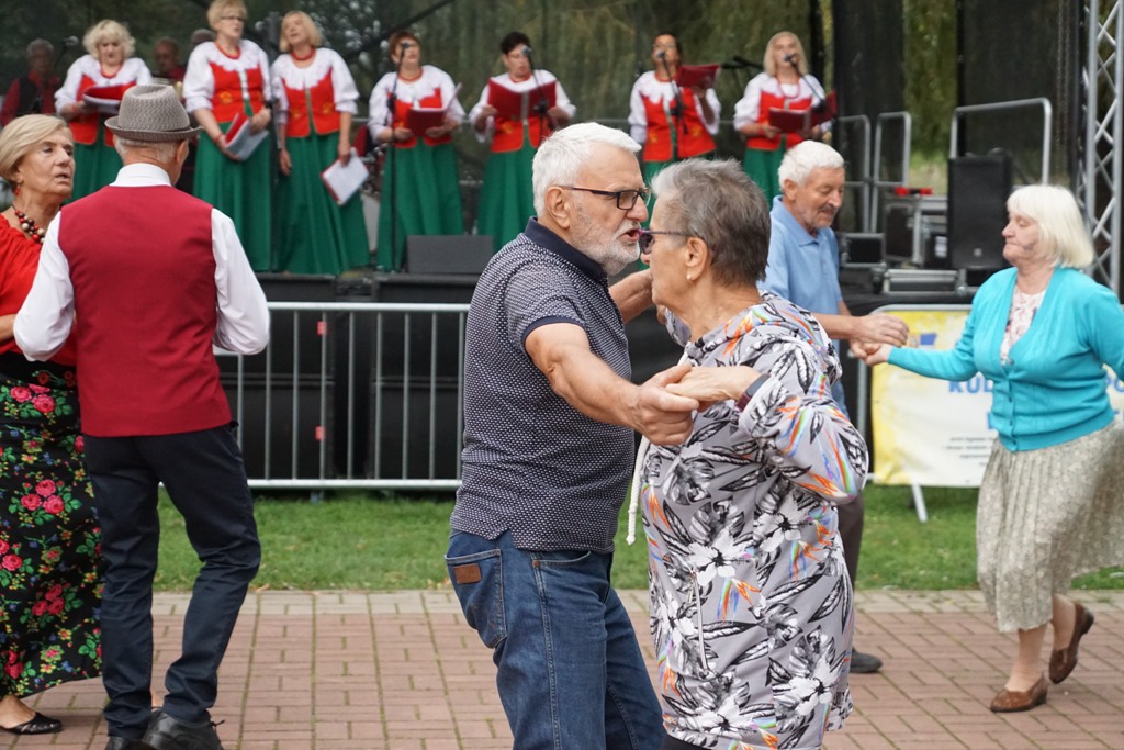 VIII Kunicka Folk-Biesiada. Wystąpiło dziewięć zespołów