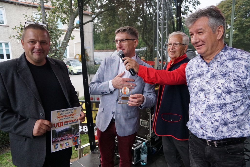 VIII Kunicka Folk-Biesiada. Wystąpiło dziewięć zespołów