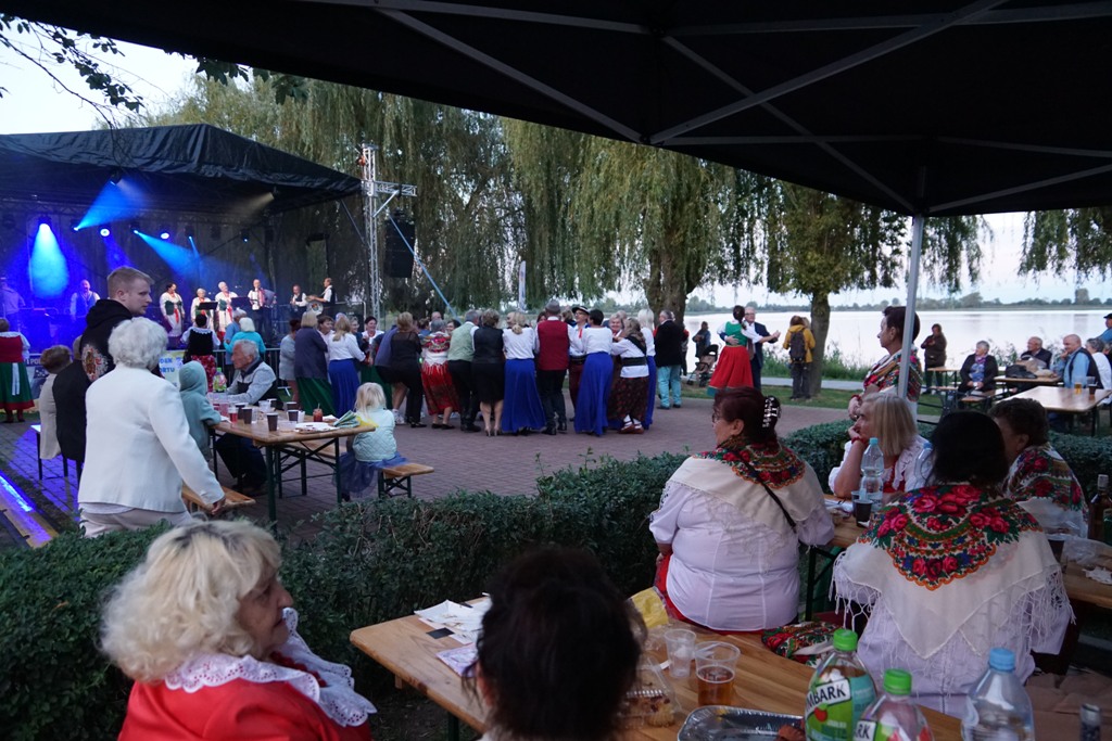 VIII Kunicka Folk-Biesiada. Wystąpiło dziewięć zespołów