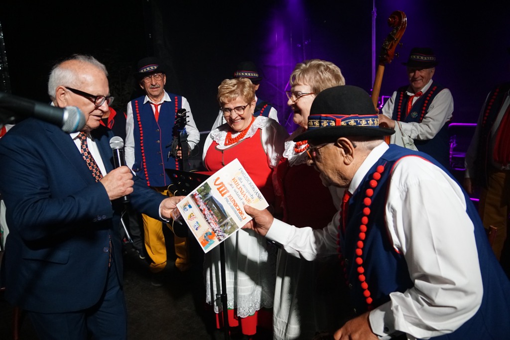 VIII Kunicka Folk-Biesiada. Wystąpiło dziewięć zespołów