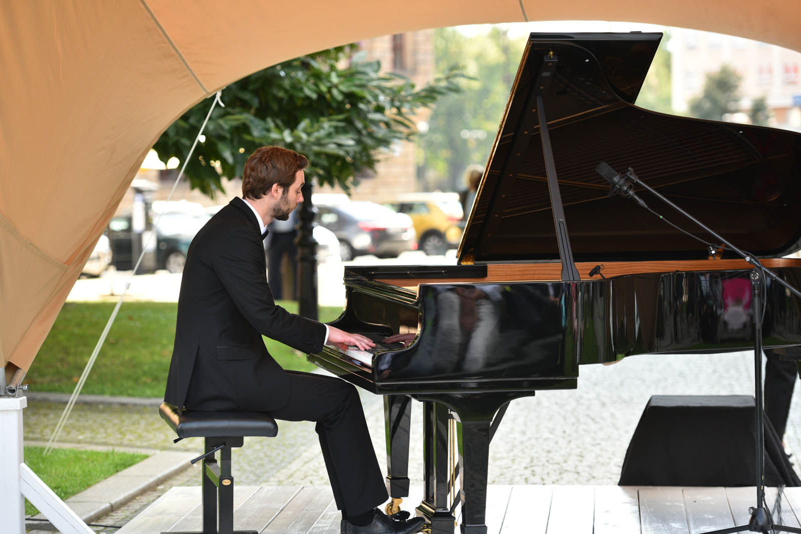 Muzyka Chopina wróciła na Plac Powstańców Wielkopolskich