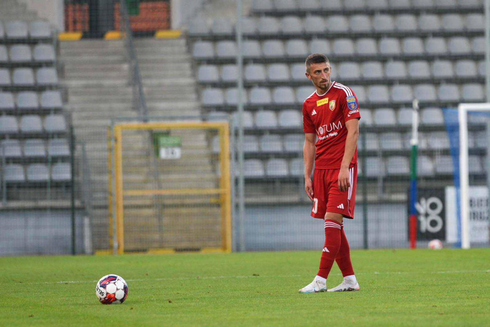 Miedź Legnica przegrywa z Arką i odpada z walki o Puchar