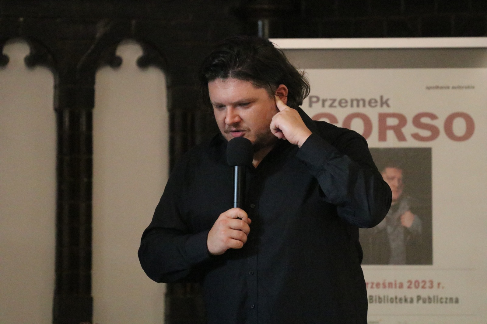 Wieczór z Przemkiem Corso w Legnickiej Bibliotece Publicznej
