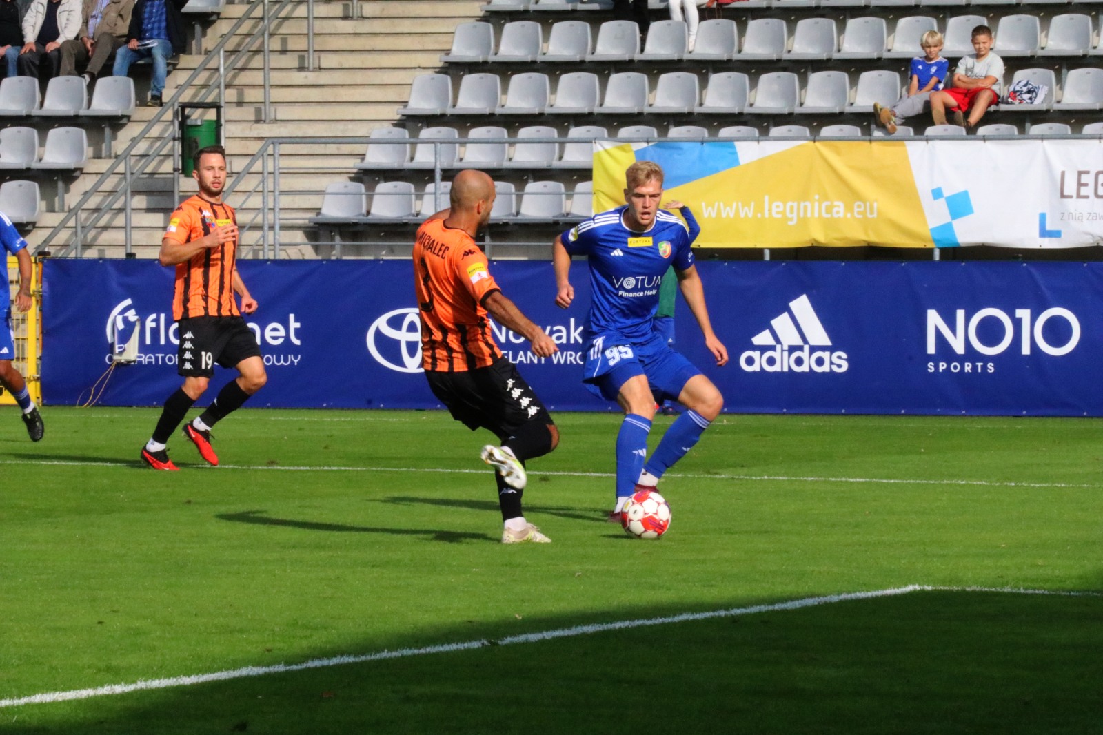 Miedź Legnica podzieliła się punktami z Chrobrym Głogów