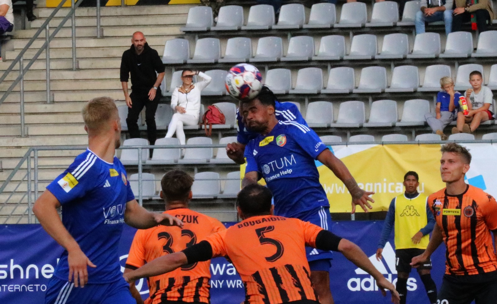 Miedź Legnica podzieliła się punktami z Chrobrym Głogów