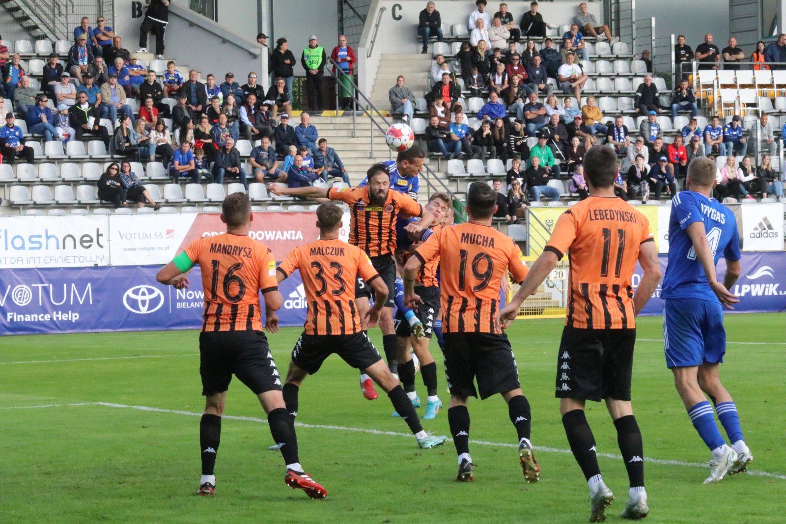 Miedź Legnica podzieliła się punktami z Chrobrym Głogów