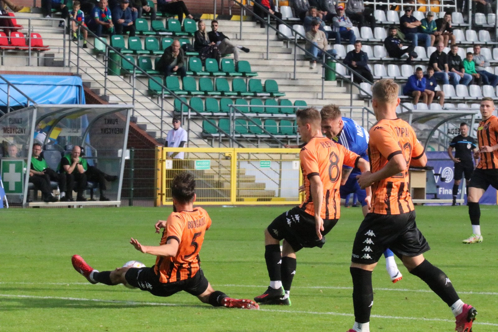 Miedź Legnica podzieliła się punktami z Chrobrym Głogów