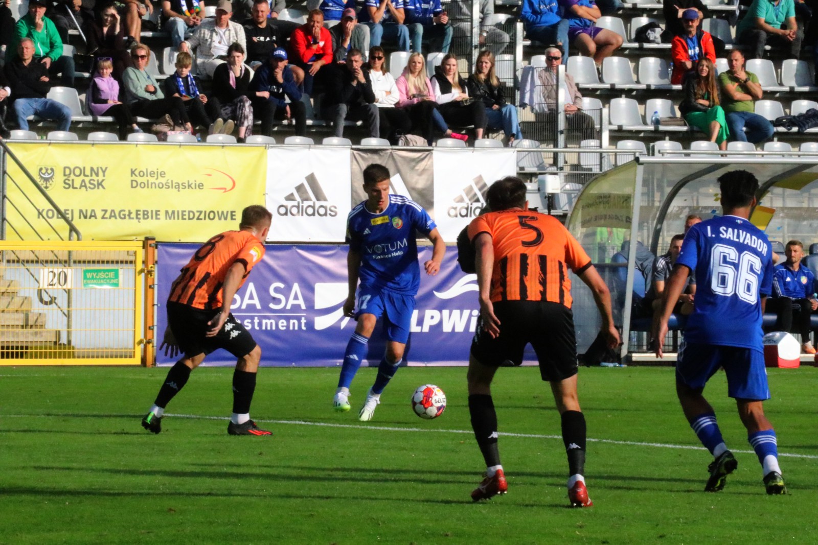 Miedź Legnica podzieliła się punktami z Chrobrym Głogów