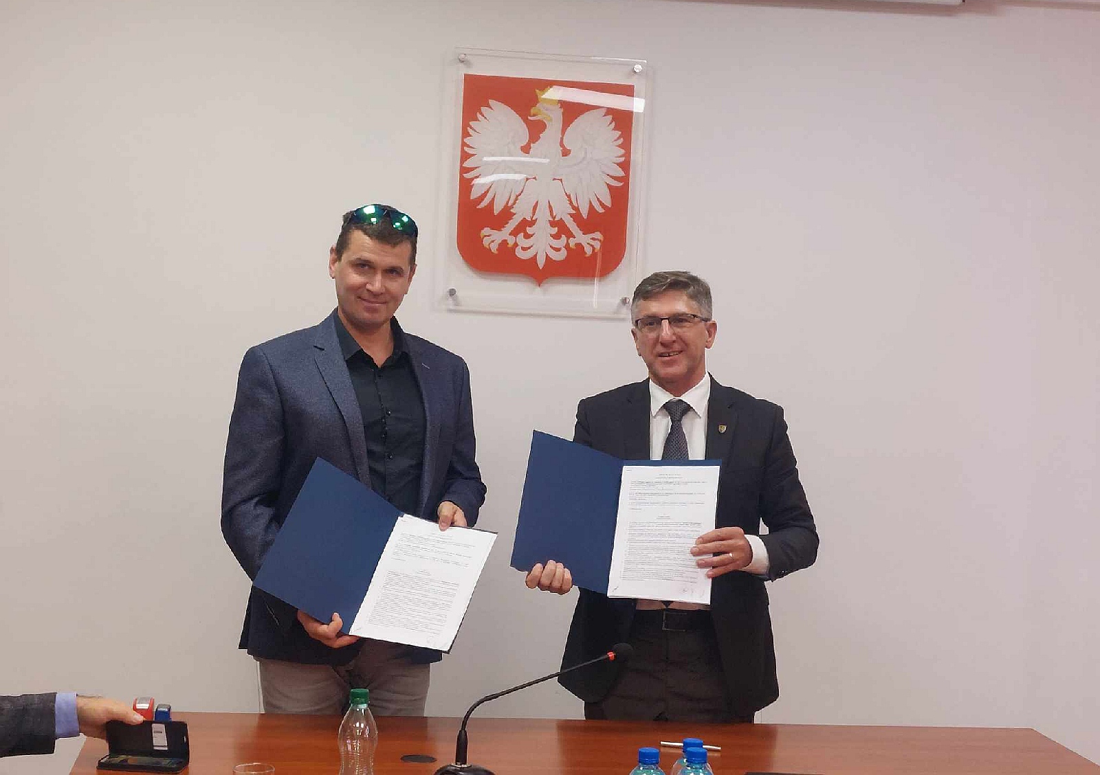 Podpisanie umów na remont kolejnych dróg powiatowych
