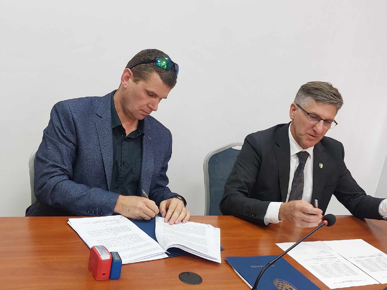 Podpisanie umów na remont kolejnych dróg powiatowych