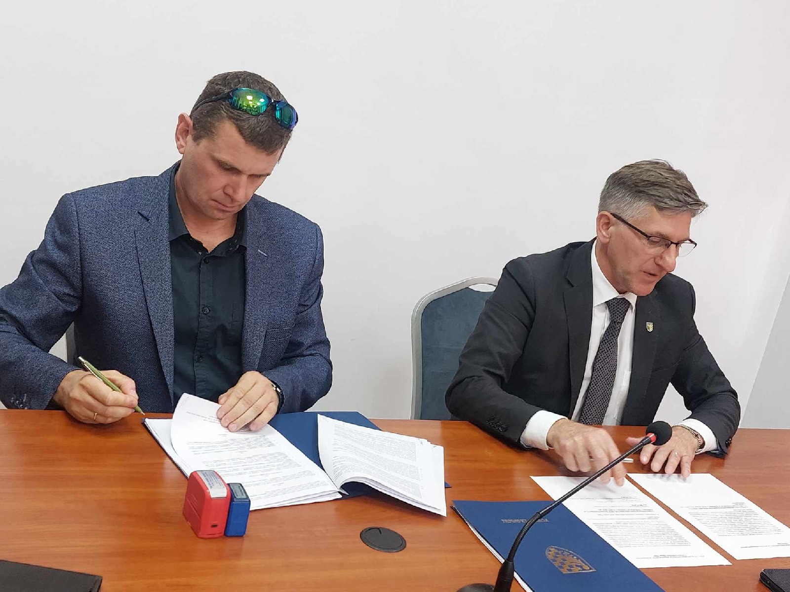 Podpisanie umów na remont kolejnych dróg powiatowych