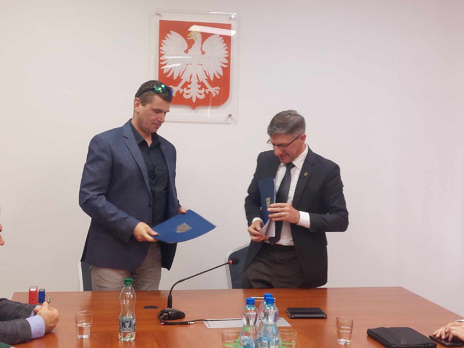 Podpisanie umów na remont kolejnych dróg powiatowych