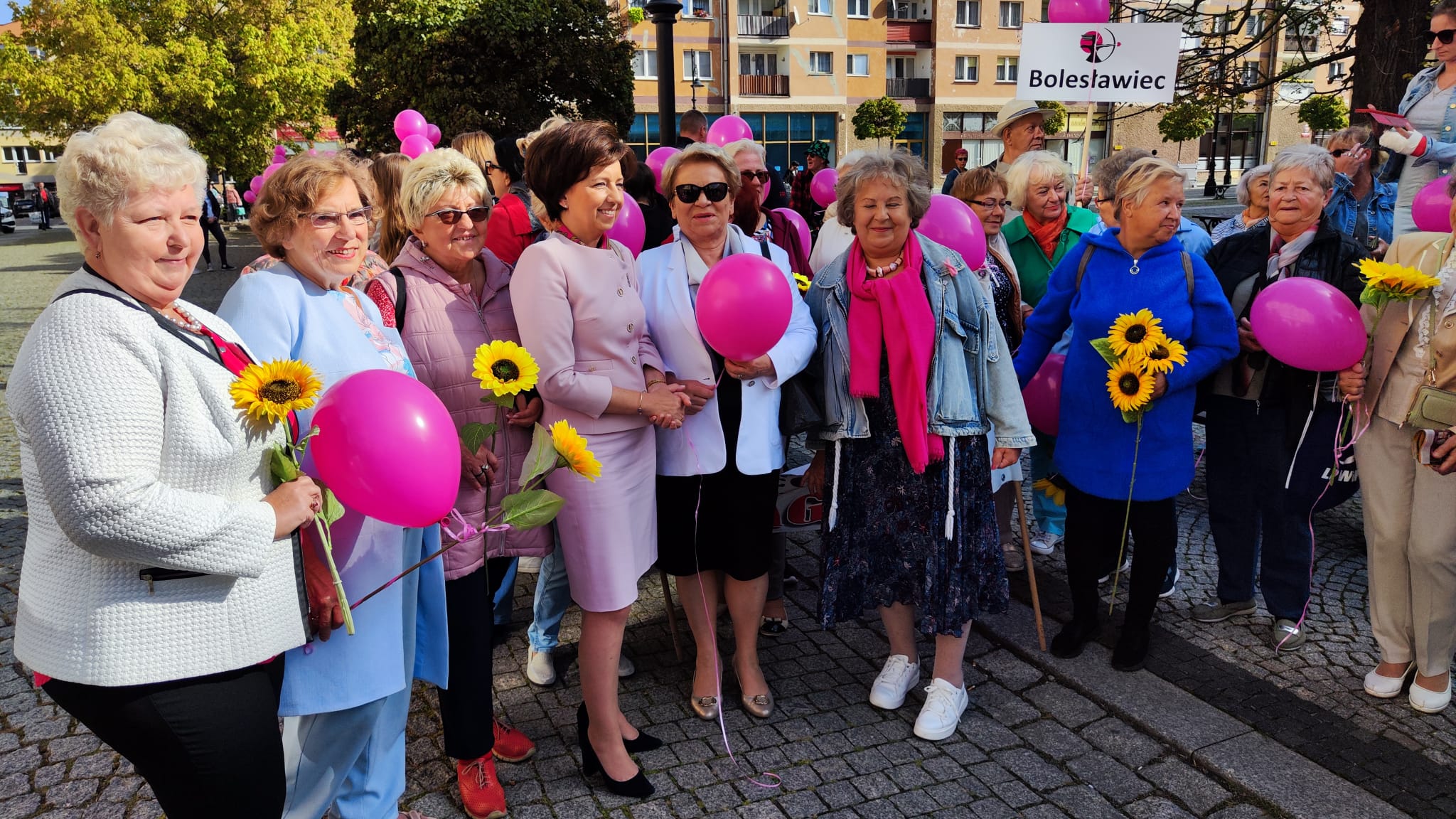 Z różowymi balonami i orkiestrą policyjną maszerowali ku zdrowiu
