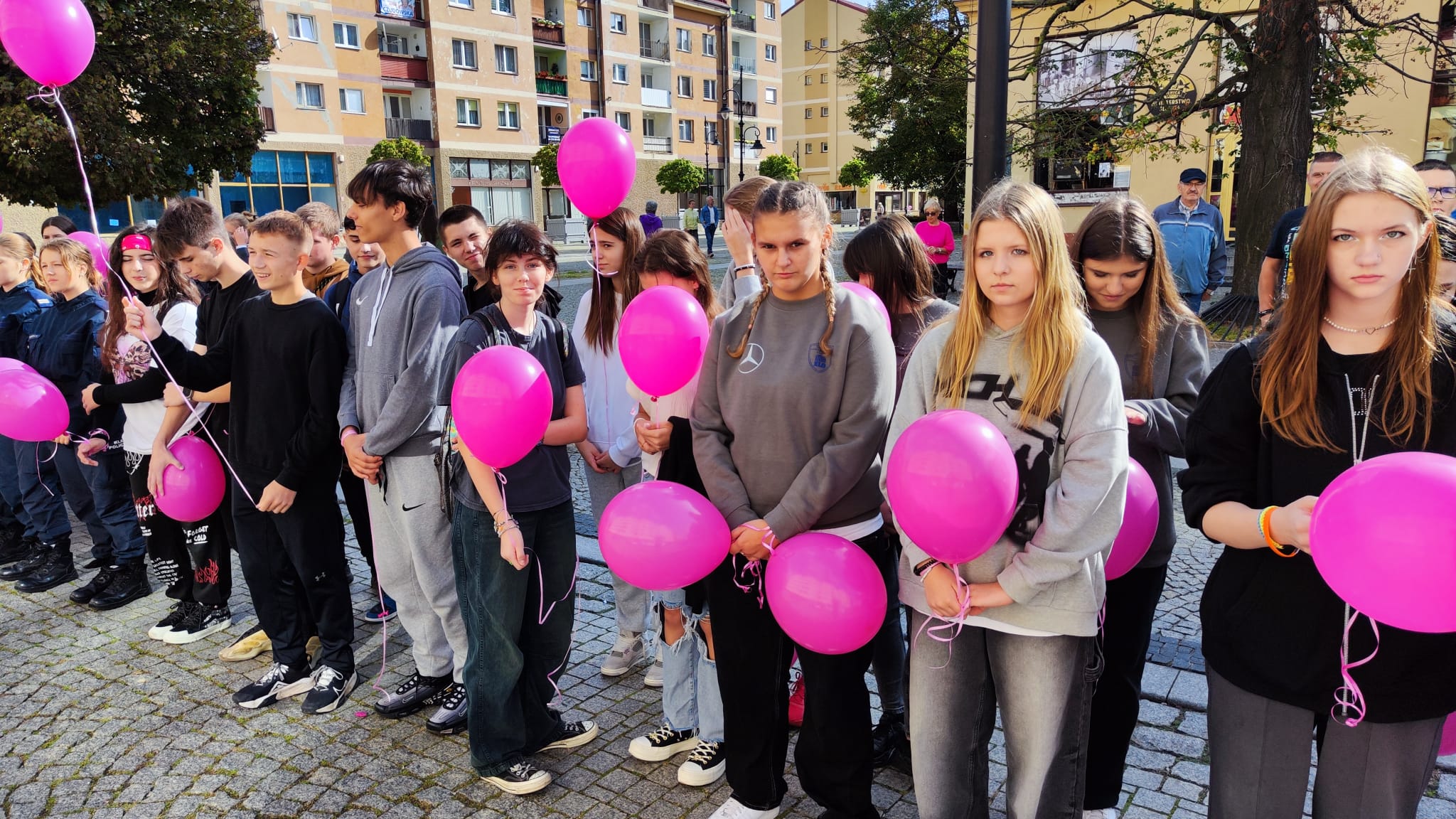 Z różowymi balonami i orkiestrą policyjną maszerowali ku zdrowiu