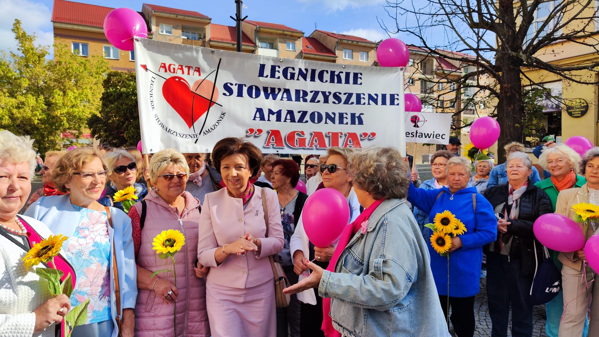 Z różowymi balonami i orkiestrą policyjną maszerowali ku zdrowiu