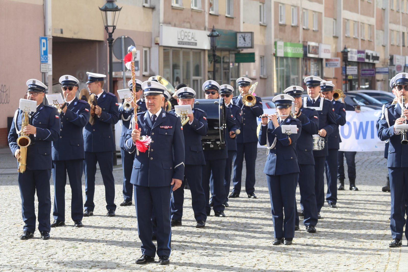 Z różowymi balonami i orkiestrą policyjną maszerowali ku zdrowiu