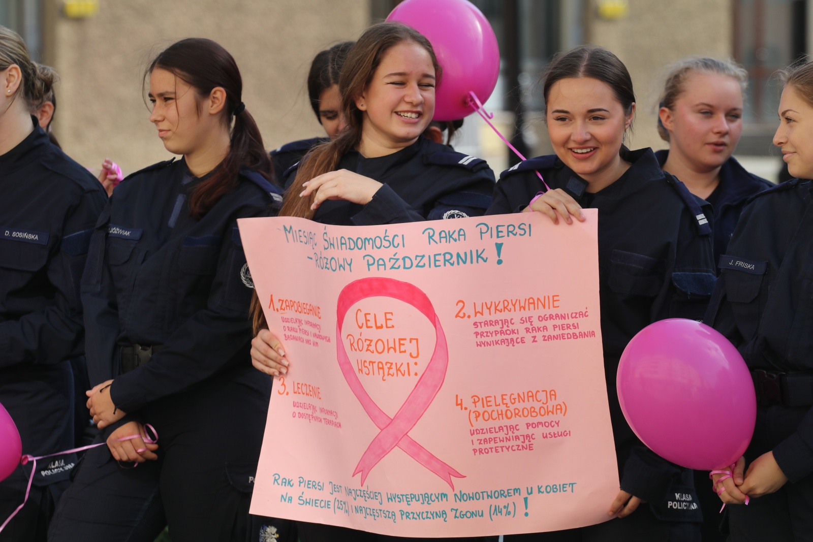 Z różowymi balonami i orkiestrą policyjną maszerowali ku zdrowiu