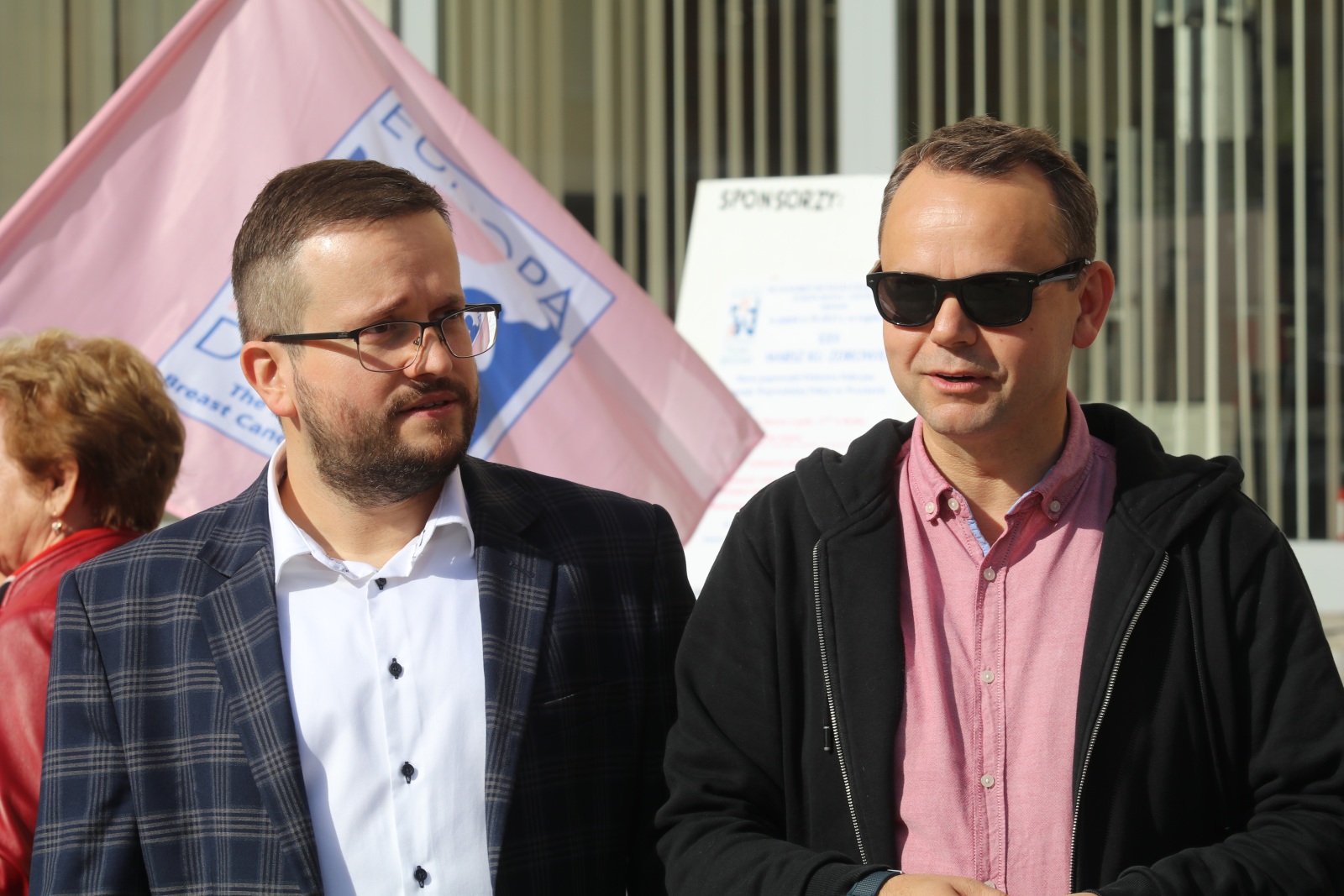 Z różowymi balonami i orkiestrą policyjną maszerowali ku zdrowiu