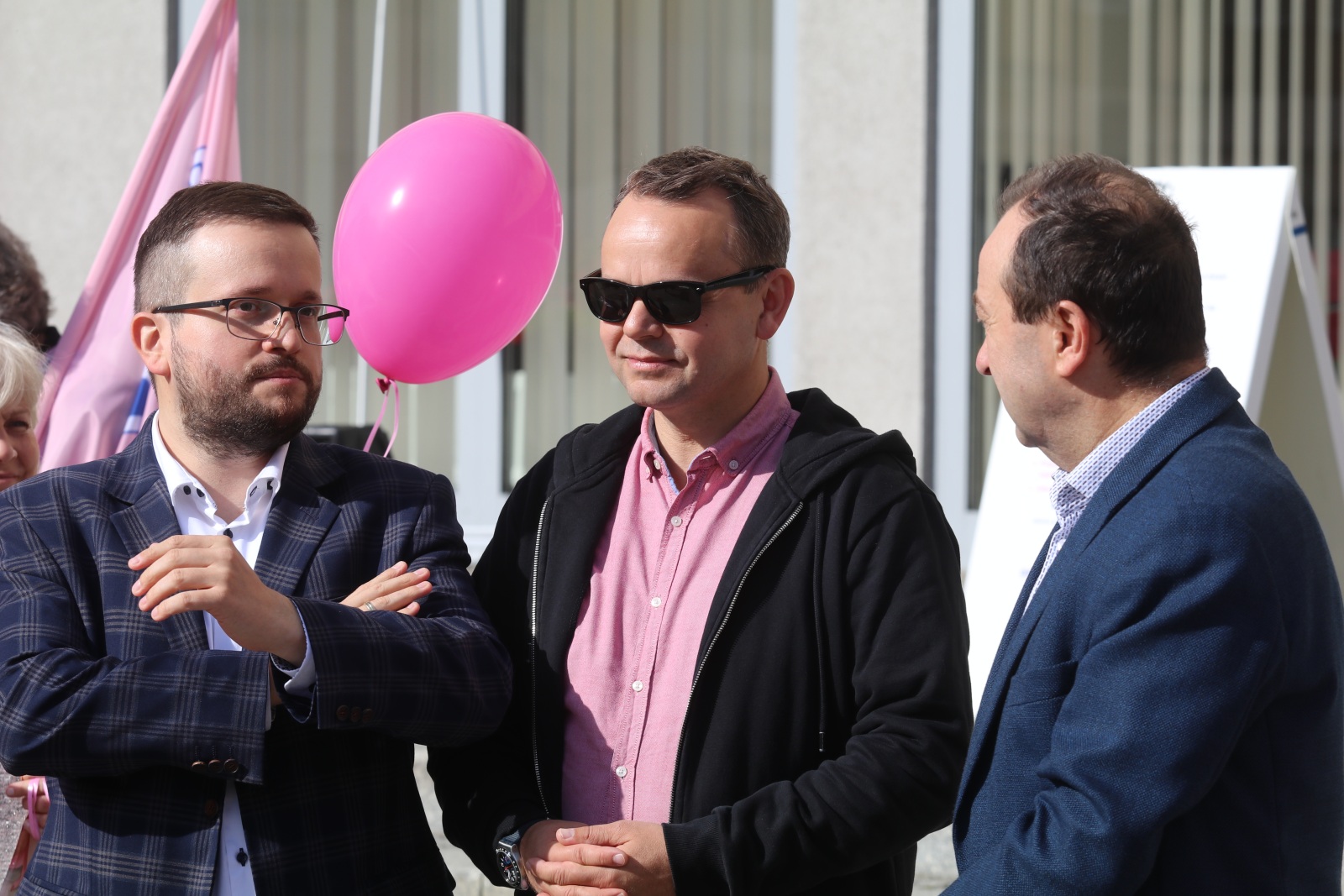 Z różowymi balonami i orkiestrą policyjną maszerowali ku zdrowiu