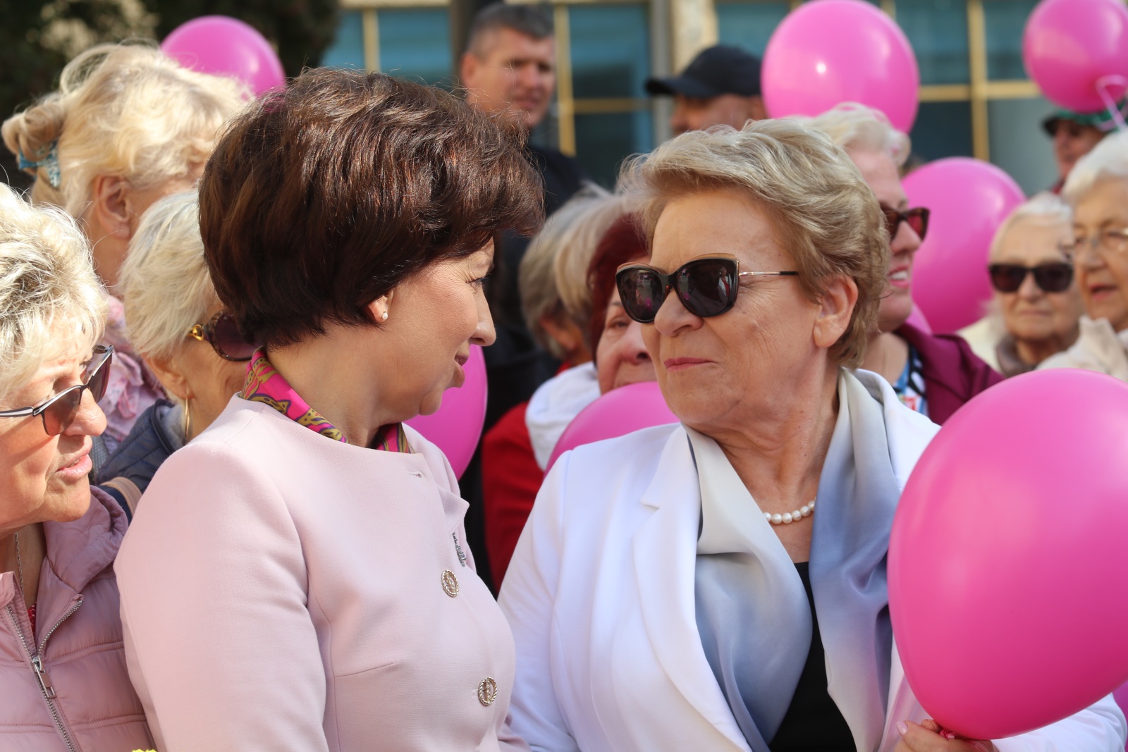 Z różowymi balonami i orkiestrą policyjną maszerowali ku zdrowiu