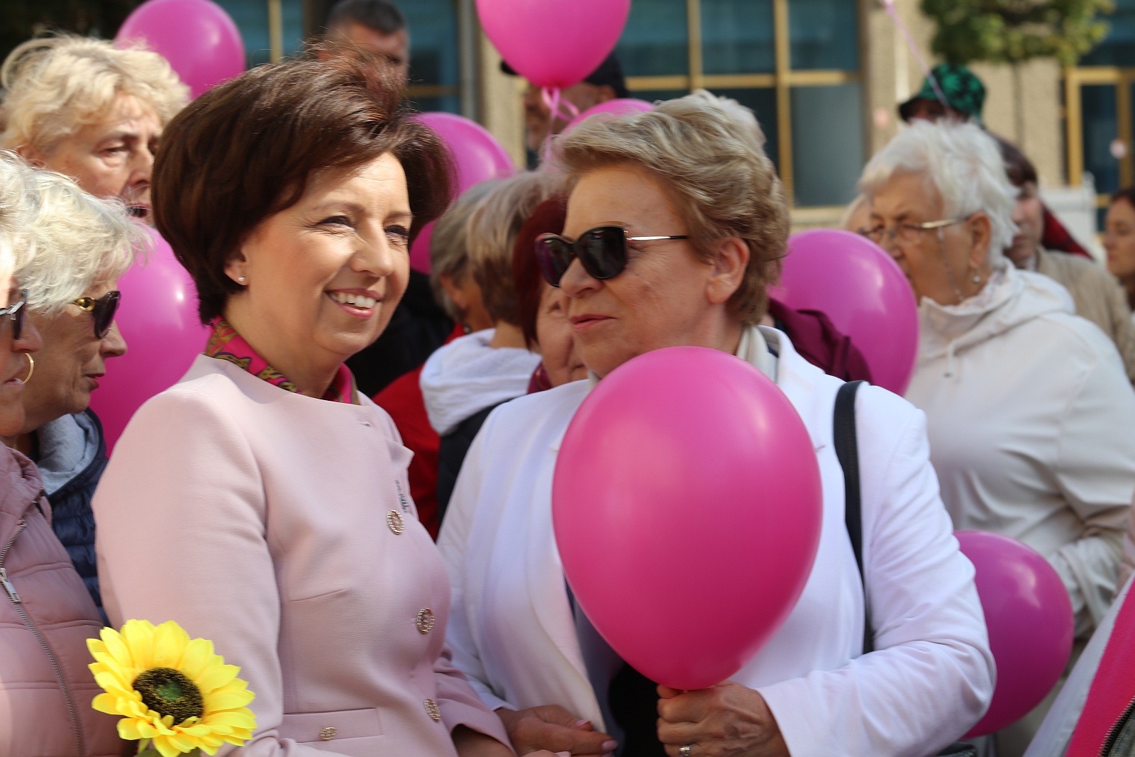 Z różowymi balonami i orkiestrą policyjną maszerowali ku zdrowiu