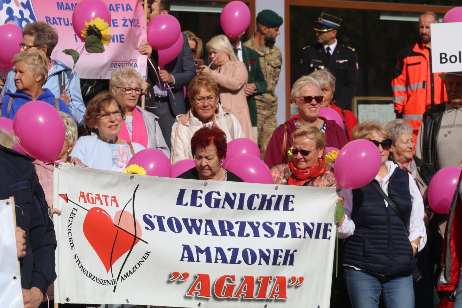 Z różowymi balonami i orkiestrą policyjną maszerowali ku zdrowiu