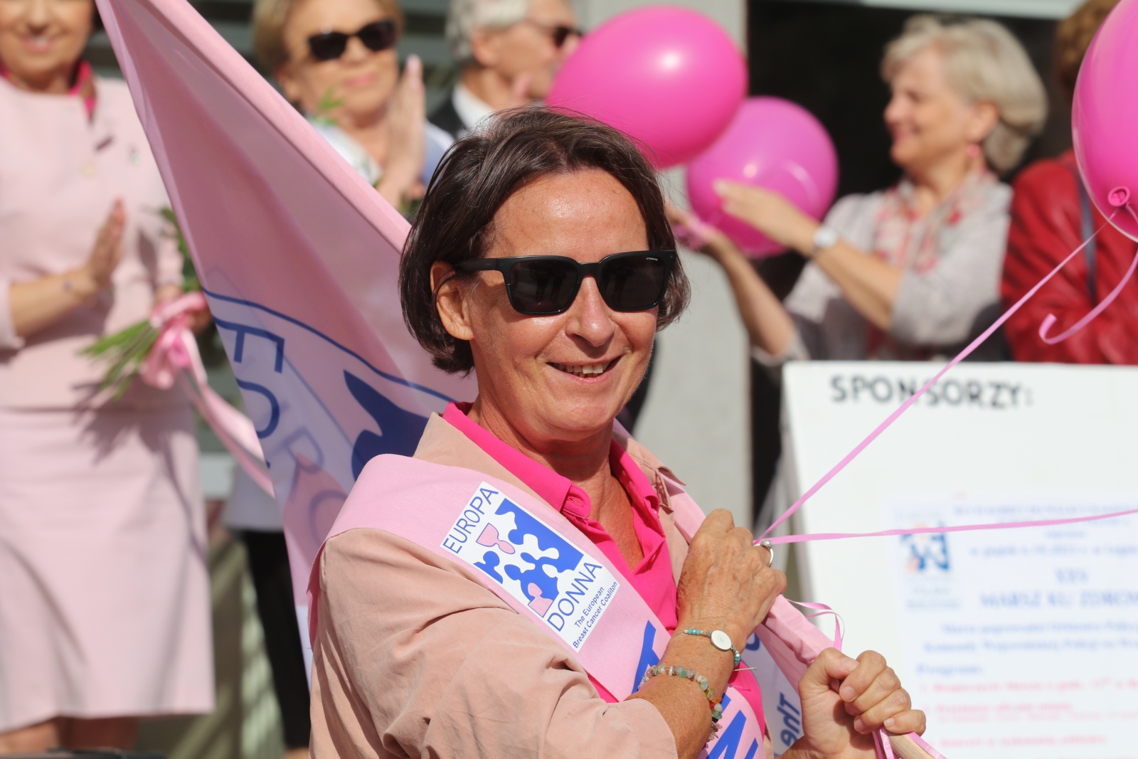 Z różowymi balonami i orkiestrą policyjną maszerowali ku zdrowiu