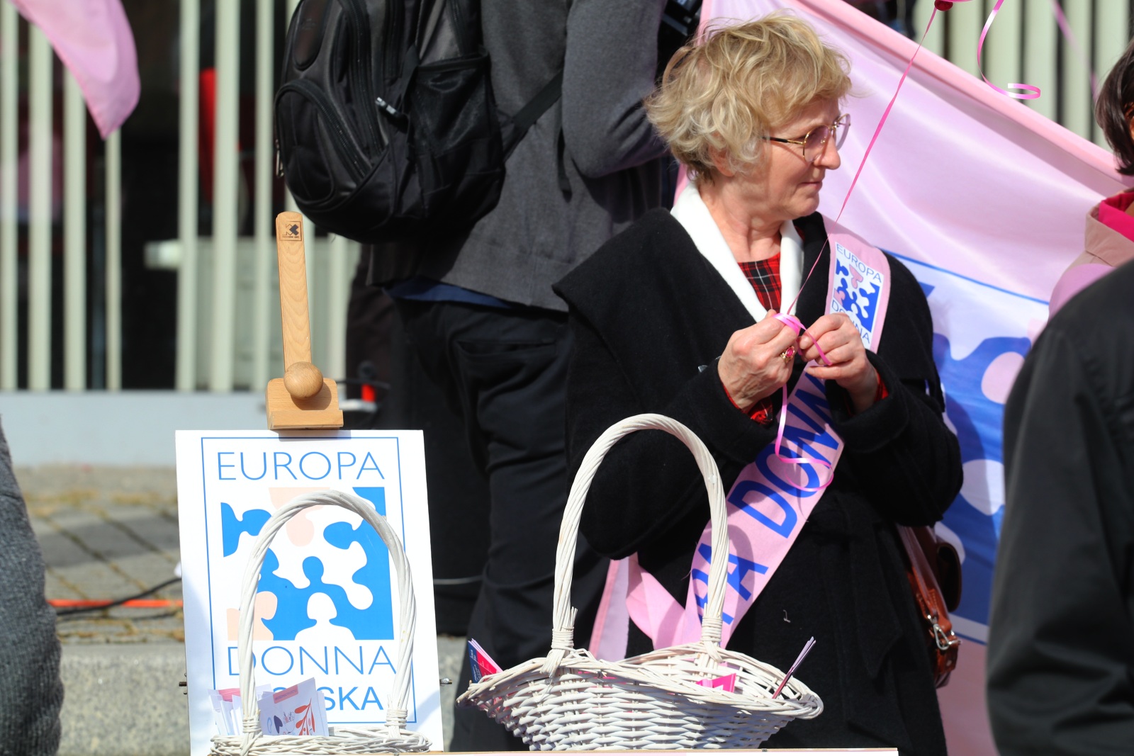 Z różowymi balonami i orkiestrą policyjną maszerowali ku zdrowiu