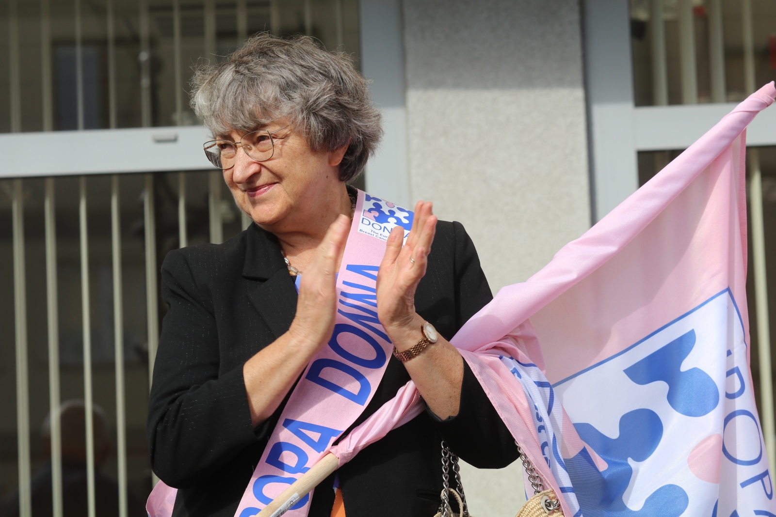 Z różowymi balonami i orkiestrą policyjną maszerowali ku zdrowiu