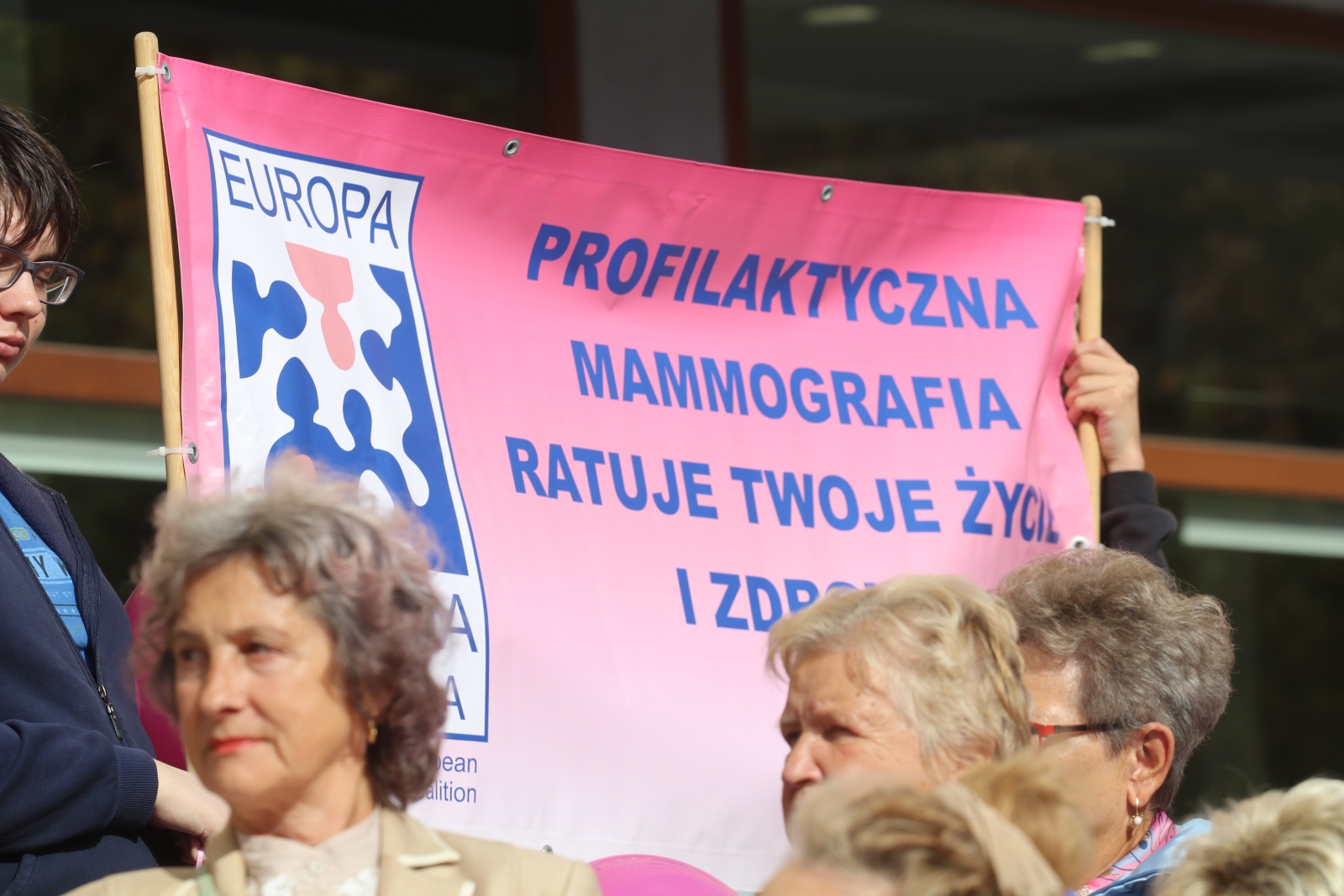 Z różowymi balonami i orkiestrą policyjną maszerowali ku zdrowiu