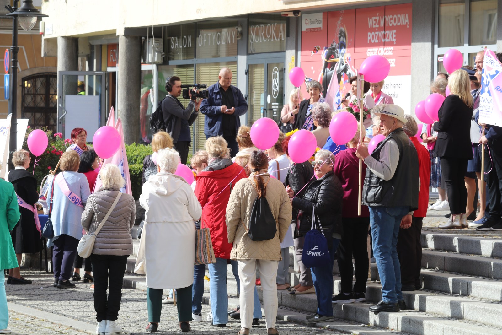 Z różowymi balonami i orkiestrą policyjną maszerowali ku zdrowiu