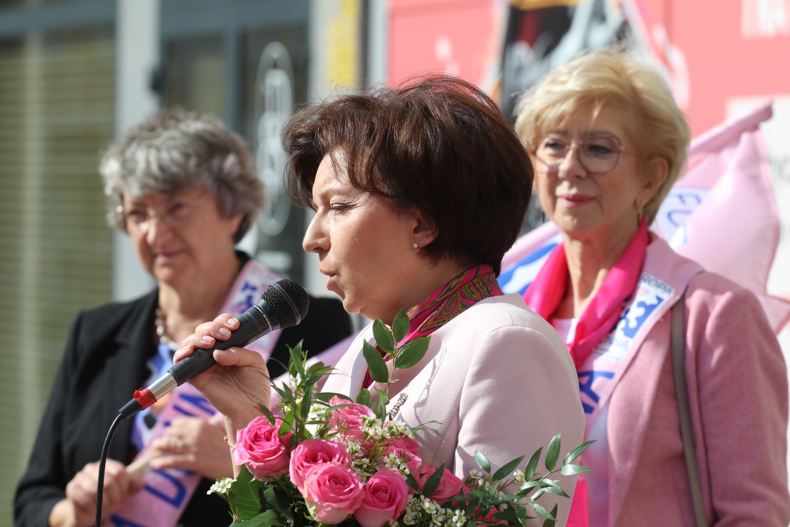 Z różowymi balonami i orkiestrą policyjną maszerowali ku zdrowiu