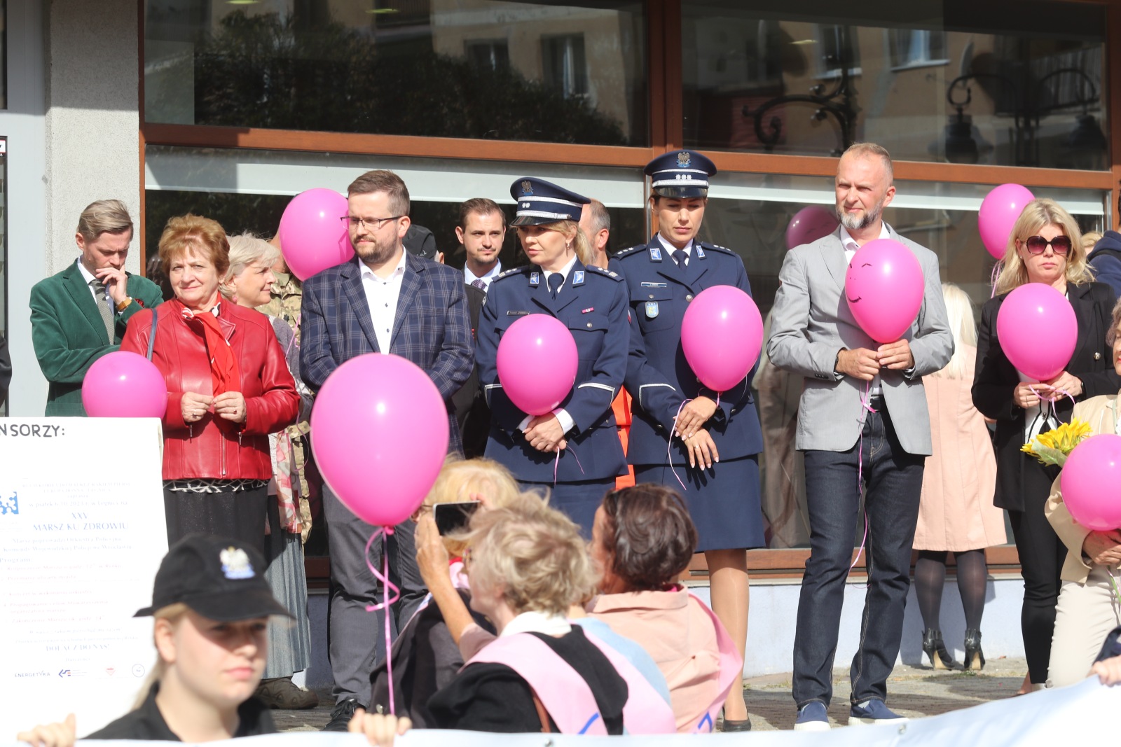 Z różowymi balonami i orkiestrą policyjną maszerowali ku zdrowiu