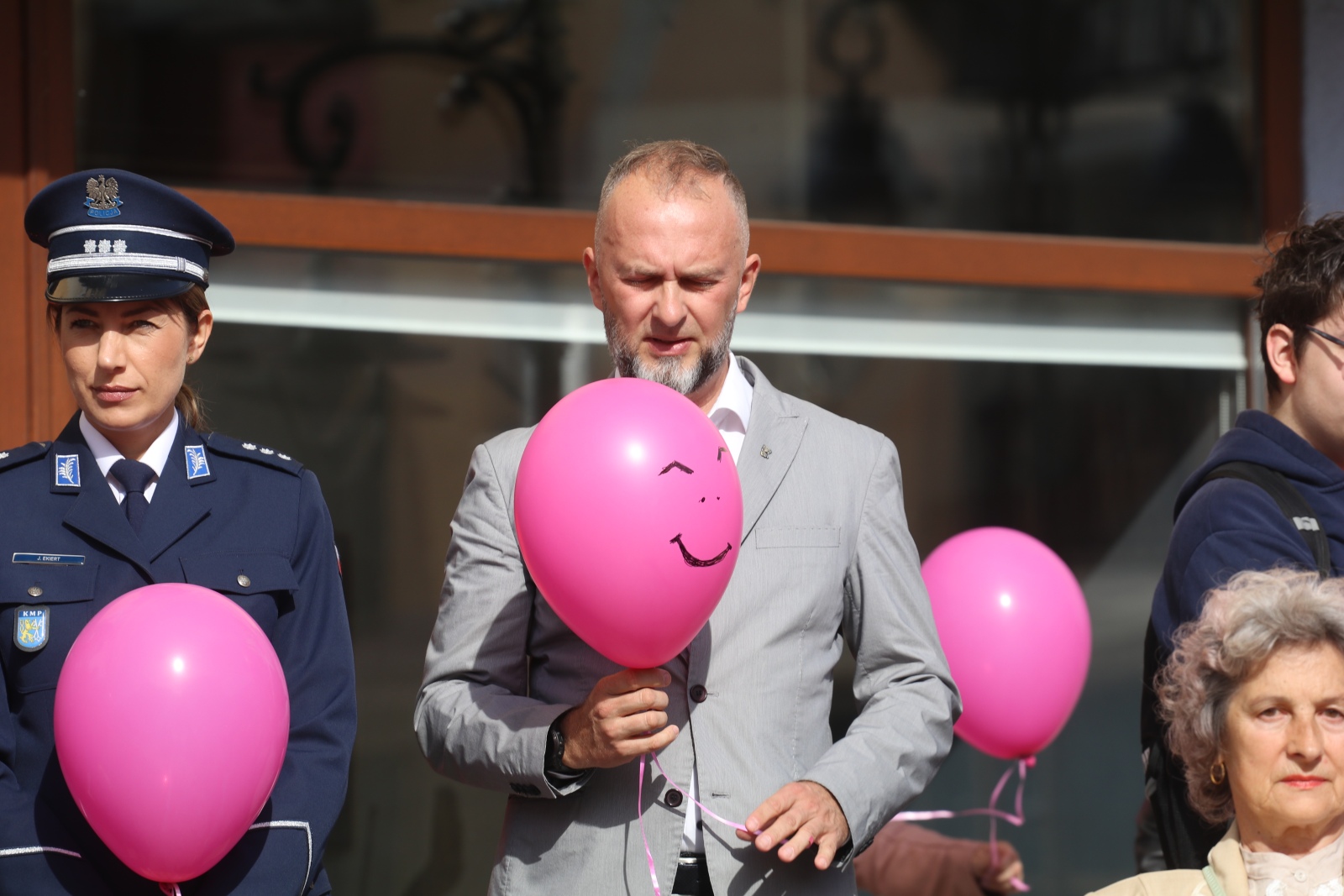 Z różowymi balonami i orkiestrą policyjną maszerowali ku zdrowiu