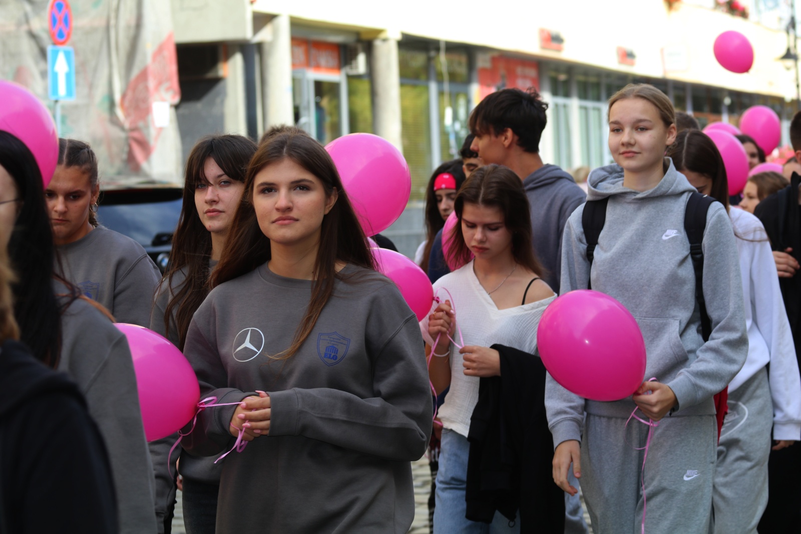Z różowymi balonami i orkiestrą policyjną maszerowali ku zdrowiu