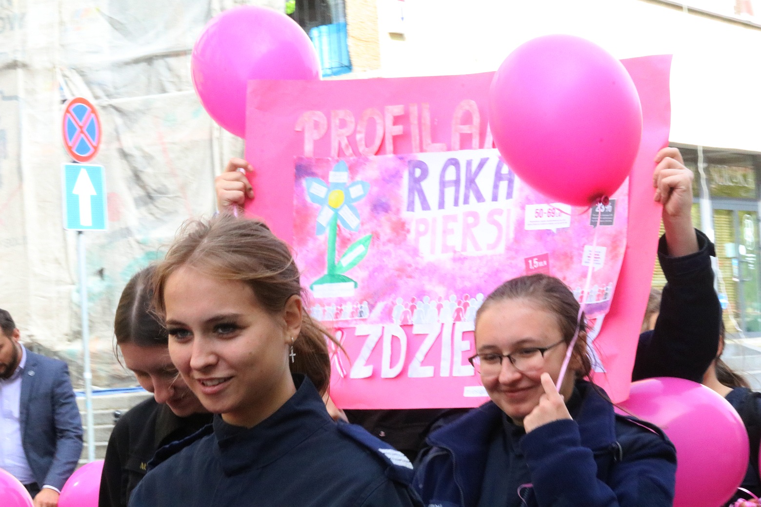 Z różowymi balonami i orkiestrą policyjną maszerowali ku zdrowiu