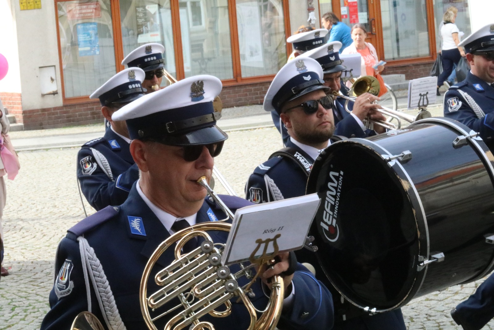 Z różowymi balonami i orkiestrą policyjną maszerowali ku zdrowiu
