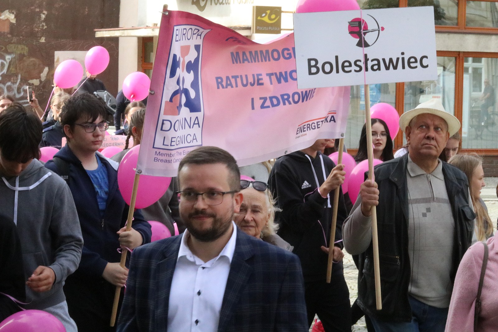 Z różowymi balonami i orkiestrą policyjną maszerowali ku zdrowiu