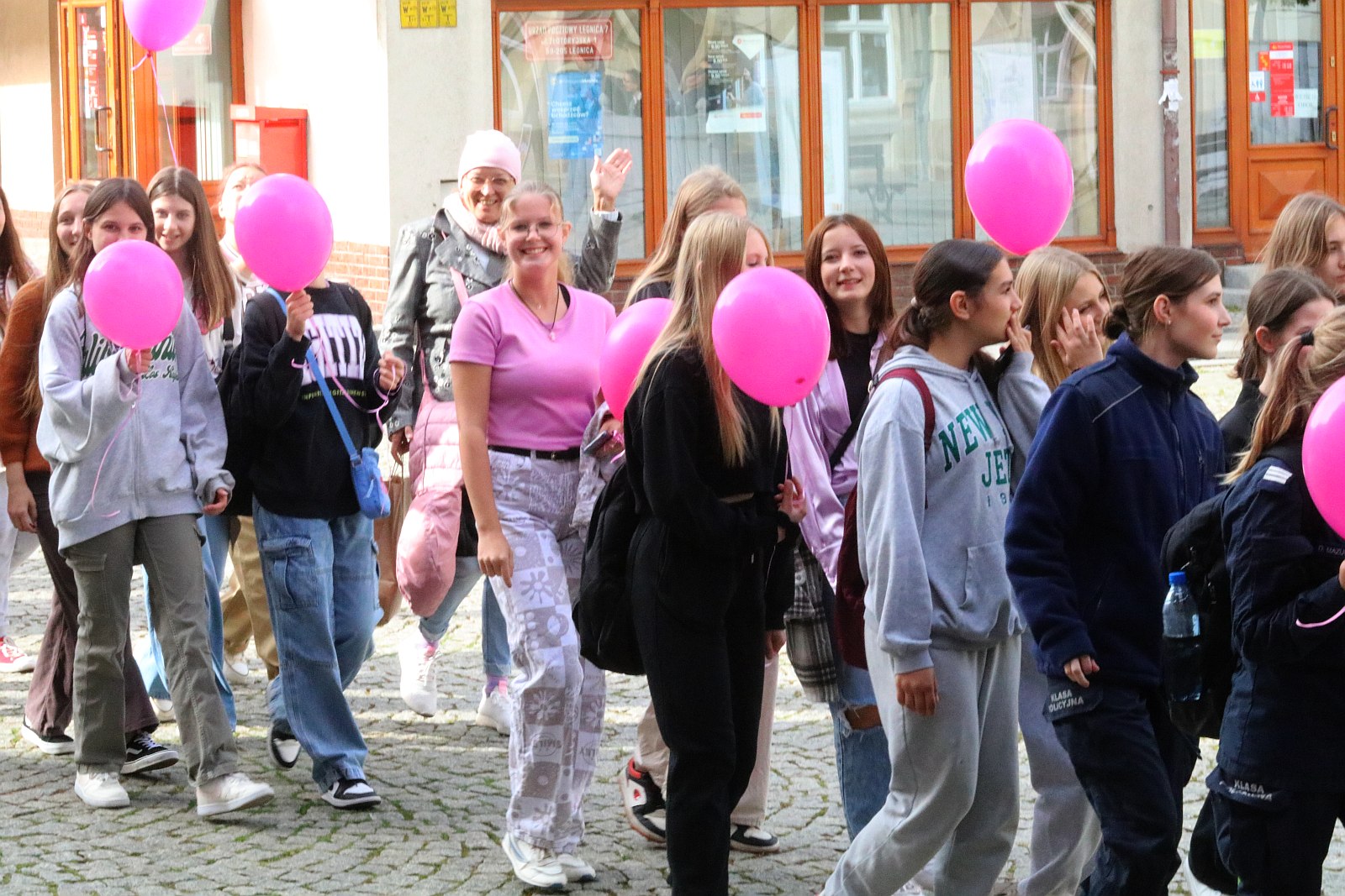 Z różowymi balonami i orkiestrą policyjną maszerowali ku zdrowiu