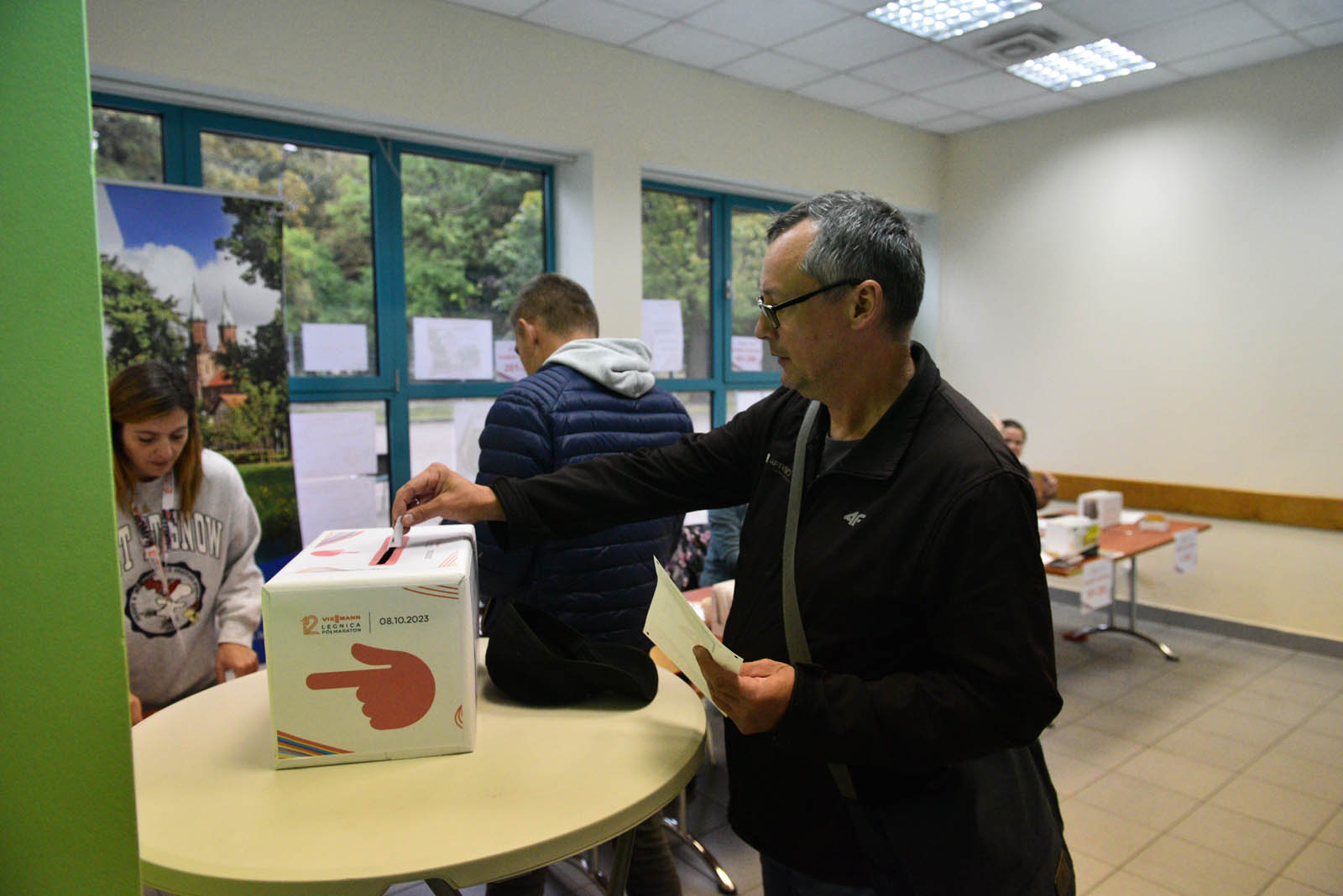 Uczestnicy IV Legnickiej Dziesiątki odebrali pakiety startowe