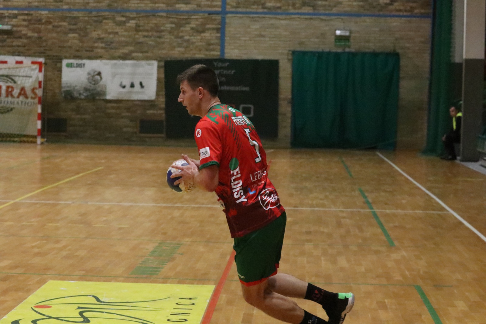 Siódemka mimo prowadzenia do przerwy przegrywa z drużyną z Kielc