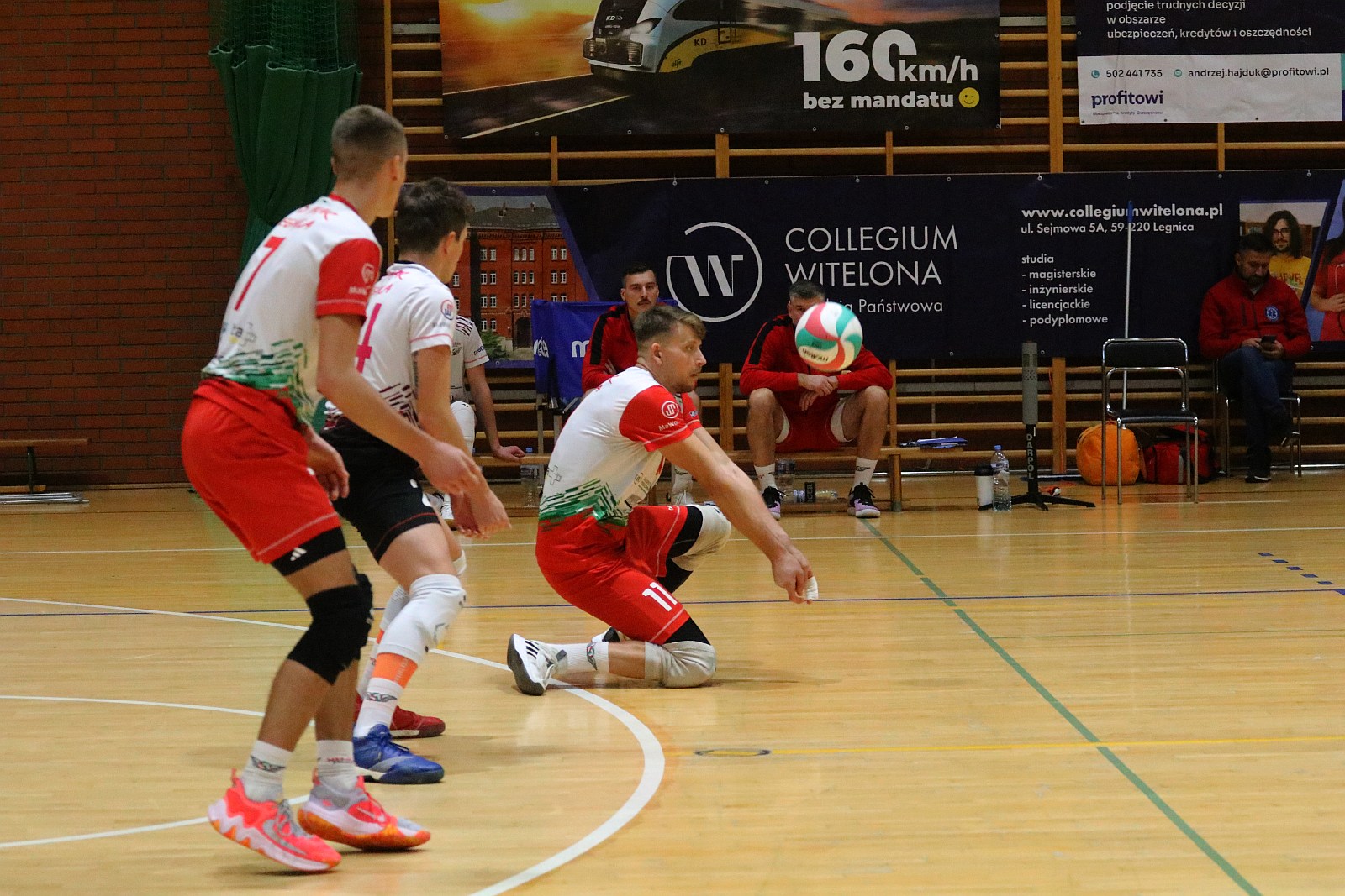 Siatkarze Ikara Legnica po cięzkim meczu wygrywają w   tie-breku