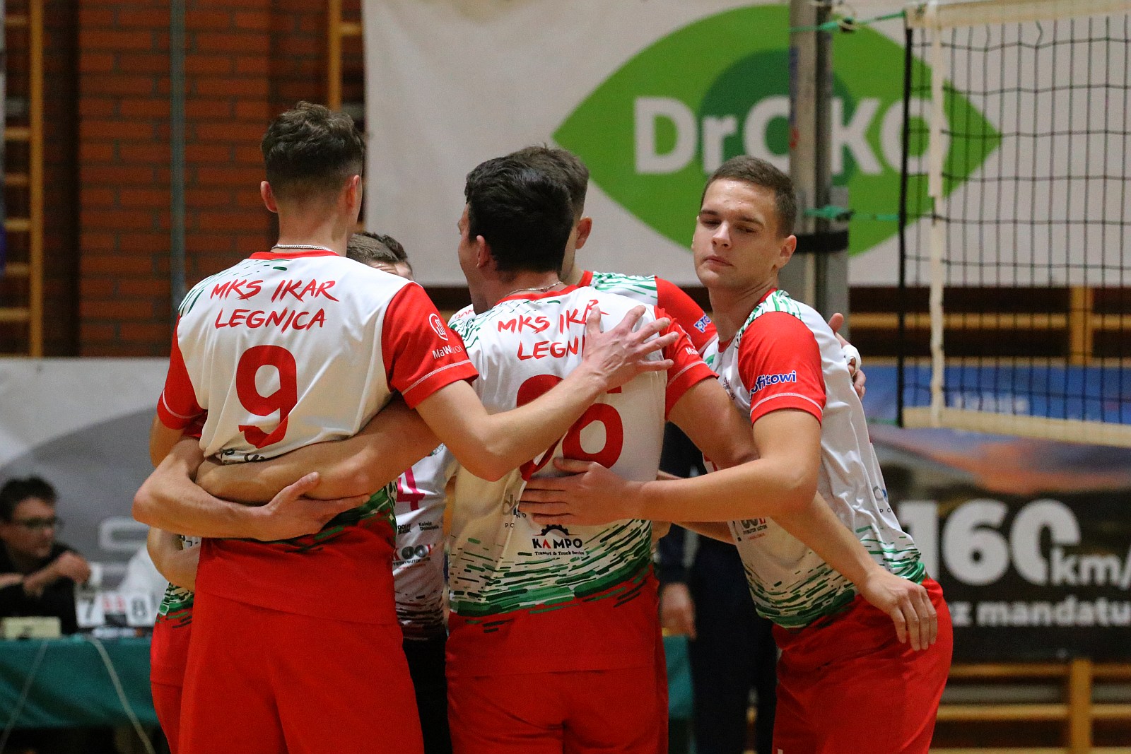 Siatkarze Ikara Legnica po cięzkim meczu wygrywają w   tie-breku