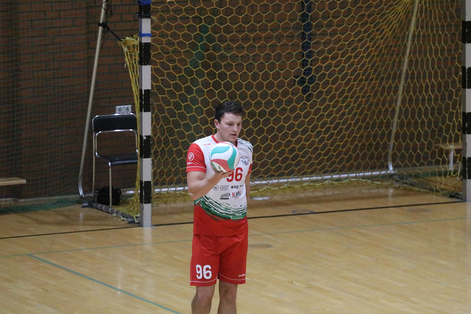 Siatkarze Ikara Legnica po cięzkim meczu wygrywają w   tie-breku