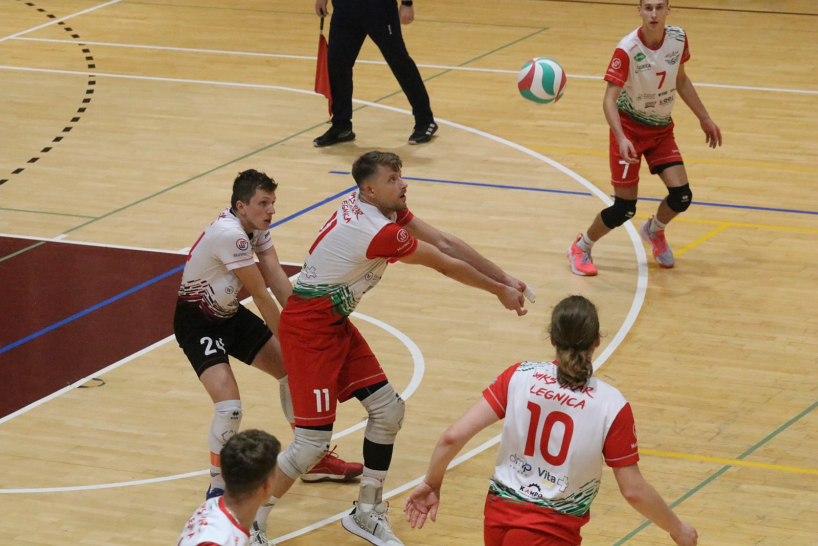 Siatkarze Ikara Legnica po cięzkim meczu wygrywają w   tie-breku