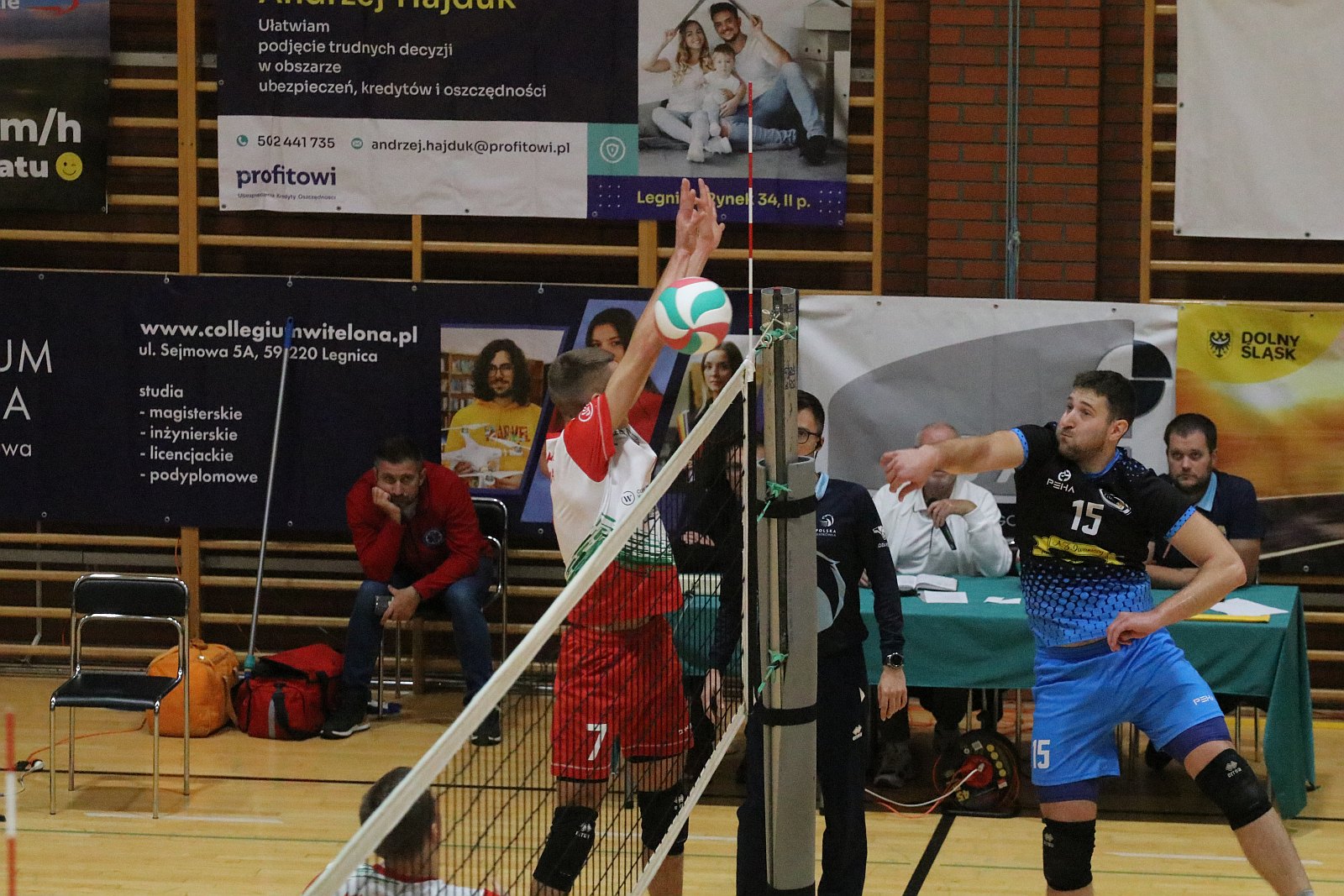 Siatkarze Ikara Legnica po cięzkim meczu wygrywają w   tie-breku