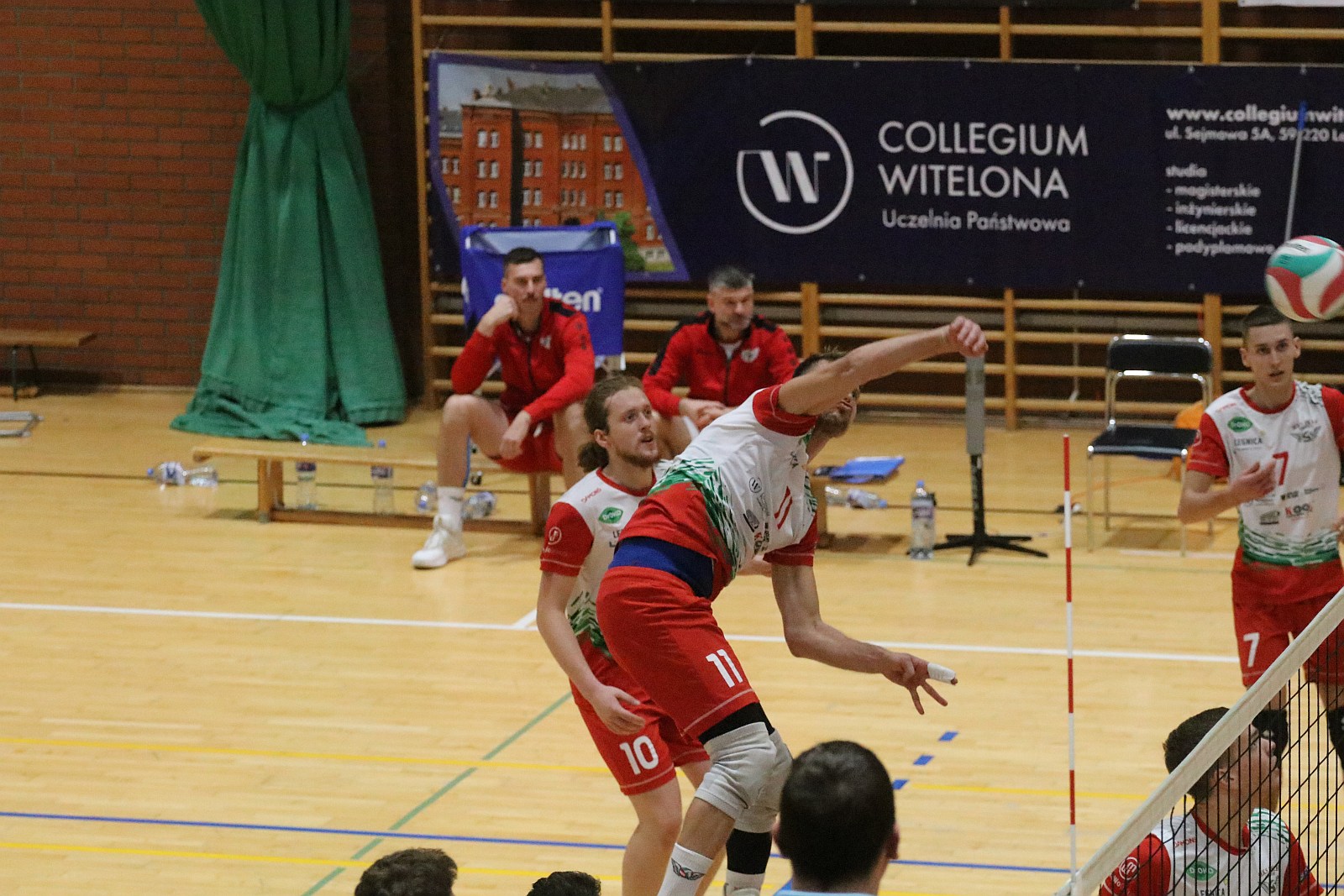 Siatkarze Ikara Legnica po cięzkim meczu wygrywają w   tie-breku