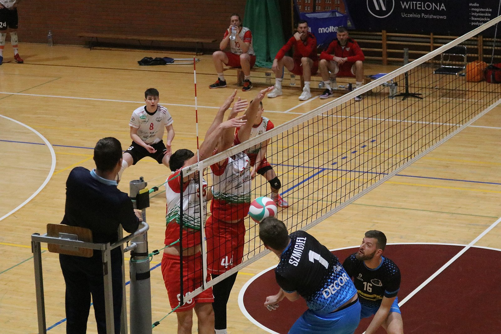 Siatkarze Ikara Legnica po cięzkim meczu wygrywają w   tie-breku